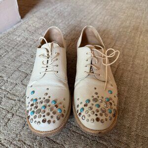 Sartore White Leather Oxford Shoes w/ Stud & Turquoise Detail